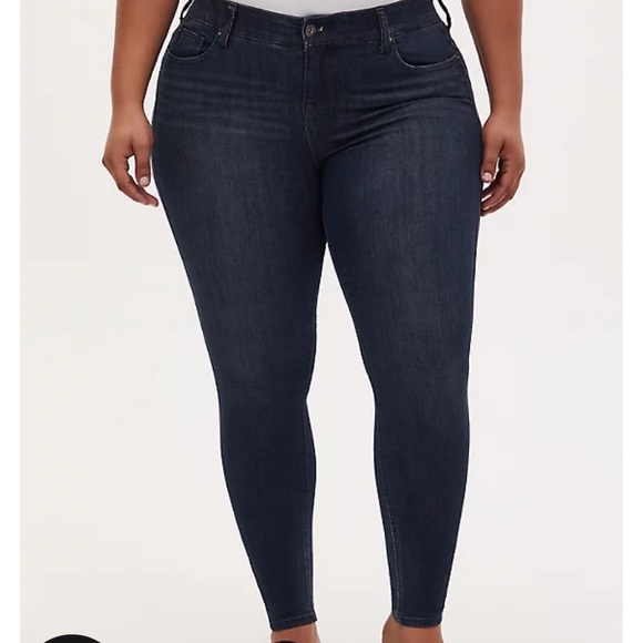 🥲SOLD🥲 Torrid bombshell skinny jeans 20R - Picture 2 of 3